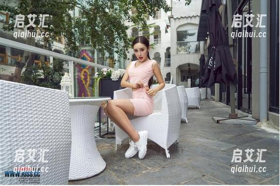 AISS爱丝(黄金版) - 萱萱去健身，免费资源大公开：如何在举重间优雅转身！