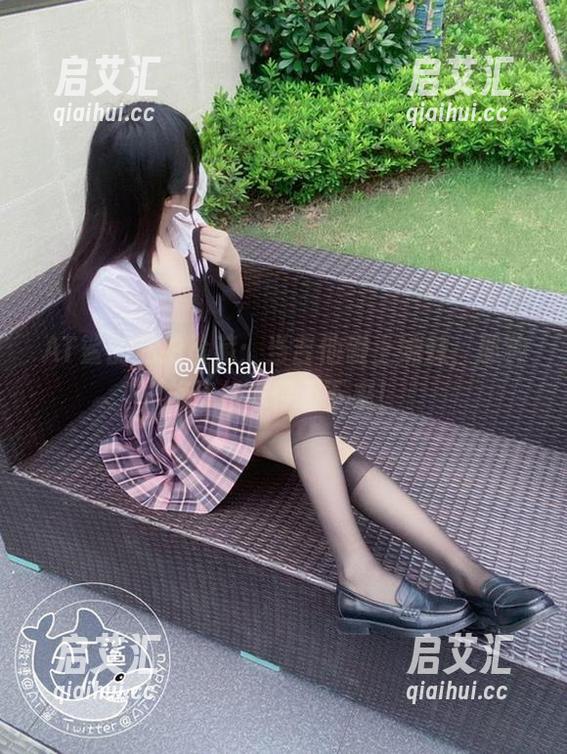 AT鲨的私拍珍藏：当吉他碰上妹妹，那种旋律根本停不下来！