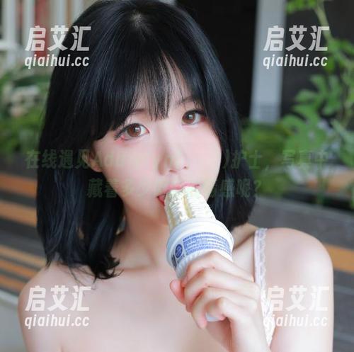 在线遇见Addielyn(에디린)护士，写真中藏着多少微妙的情感呢？