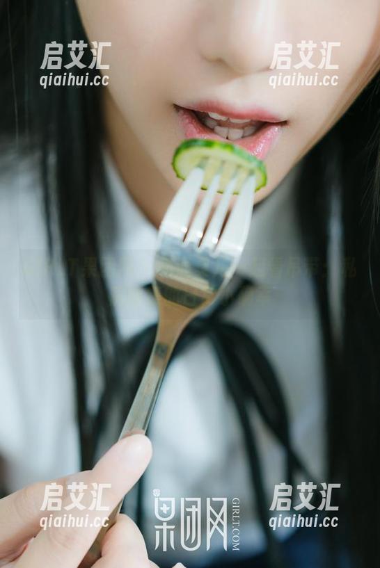 GIRLT果团网 - 和通灵儿一起看吊带：私房图集的日常小确幸