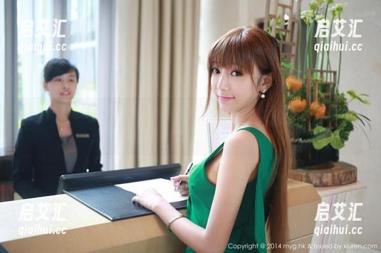 MyGirl美媛馆 - 伊小七MoMo的毛衣，奉上无圣光图包，给你的眼睛一个‘小惊喜’！