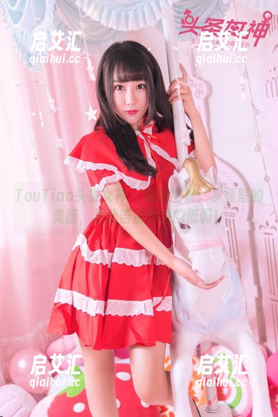 TouTiao头条女神 - 精选图集：罗蔓蒂的美腿，从此告别沙发的低调！