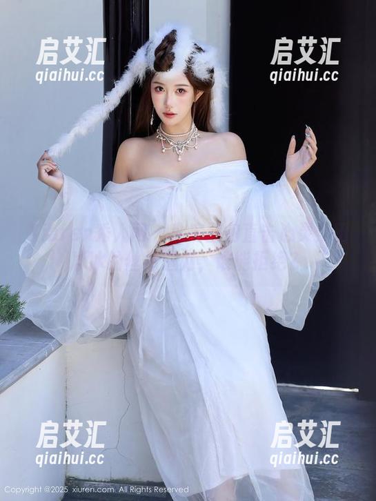 Xiuren秀人网 - 私房图包直击心灵：田冰冰的丝袜魅力，谁能拒绝？