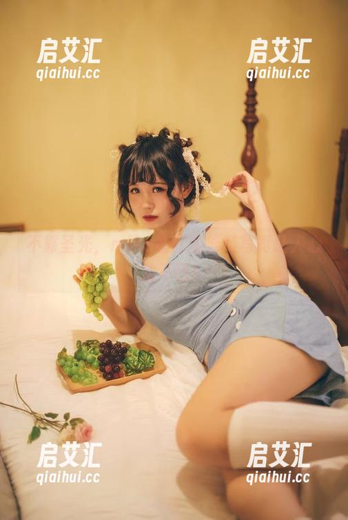 miko酱吖 不靠圣光,miko酱吖的泳装写真让人心动不已!