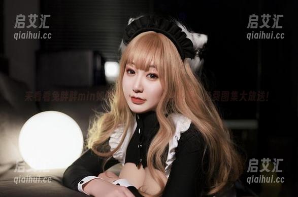 来看看兔胖胖min如何驾驭路易九世的礼服：免费图集大放送！