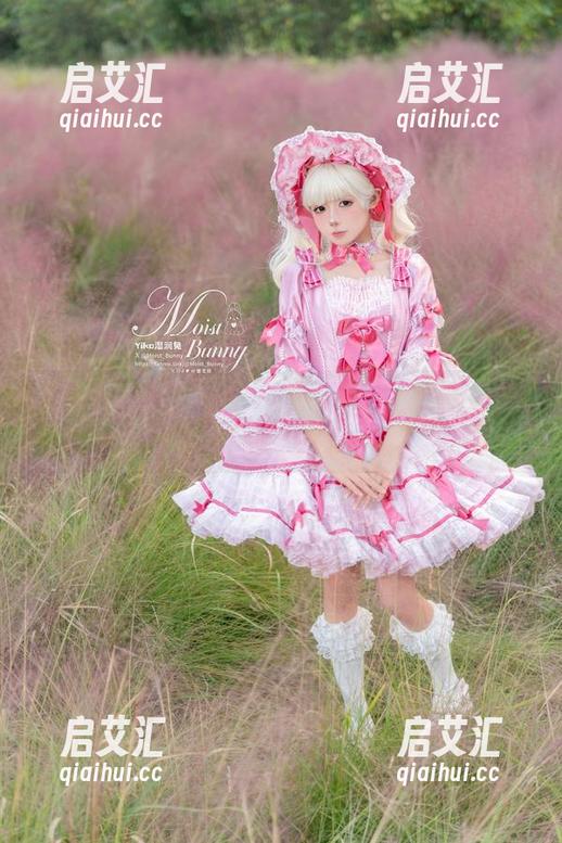 在黑白女仆的世界里：咬人小小兔写真集的魅惑与禁忌