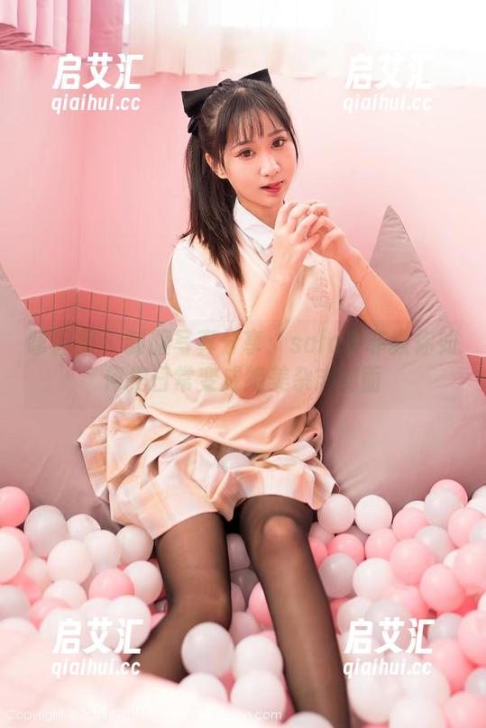 嗲囡囡 - 制服写真分享：solo尹菲教你如何把日常变成绝美杂志封面