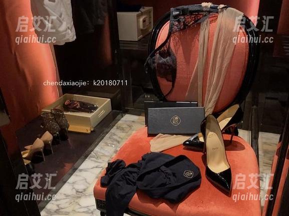 宸大小姐 微密圈 - 最新宸大小姐写真,天台的微风拂面,那份柔和感觉