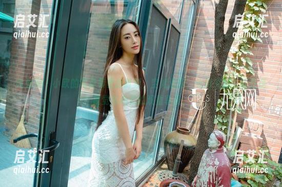 尤果网 - 小欧的写真集更新时刻，空姐造型，光影交错，简直是视觉与心灵的双重享受。