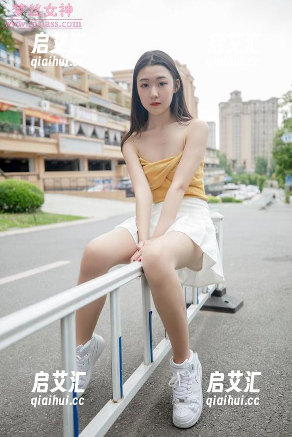 梦丝女神 - 白卫衣下的雨晨：合集里的小秘密