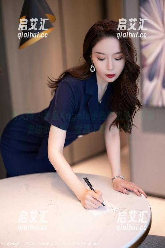秀人网 - 学姐Angela小热巴出没，写真里的小心思，壁纸上的大世界！