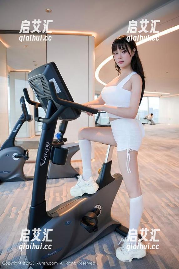 秀人网-Elise谭晓彤 秀人网 - Elise谭晓彤:黑白写真不仅仅是光影,还有福利的味道哦!