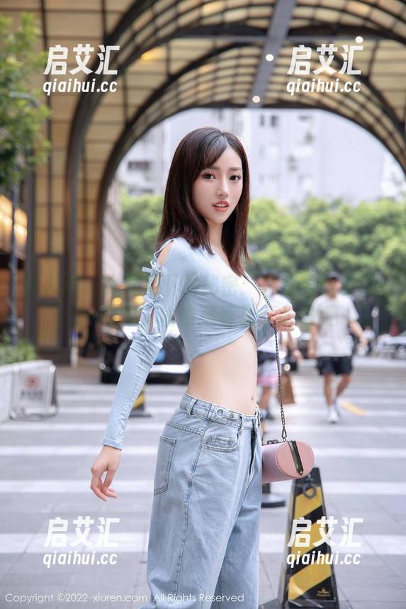 秀人网-养乐多DoDo 秀人网 - 比基尼下的秘密:观看养乐多DoDo图包,偷偷藏着几分小遗憾