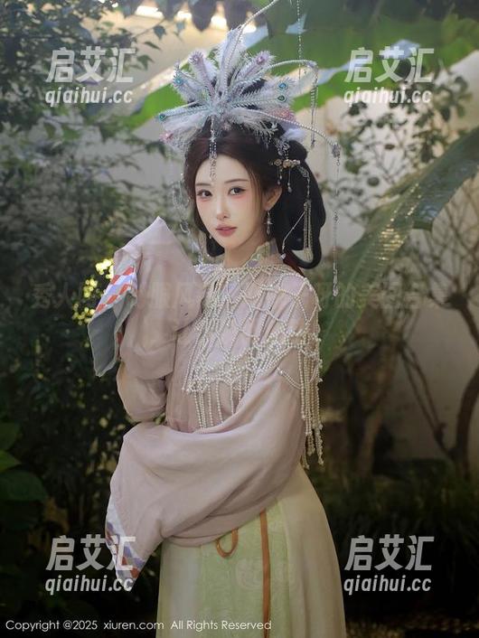 秀人网 - 制服风暴！娜娜子呀的美图合集，让你瞬间心动！