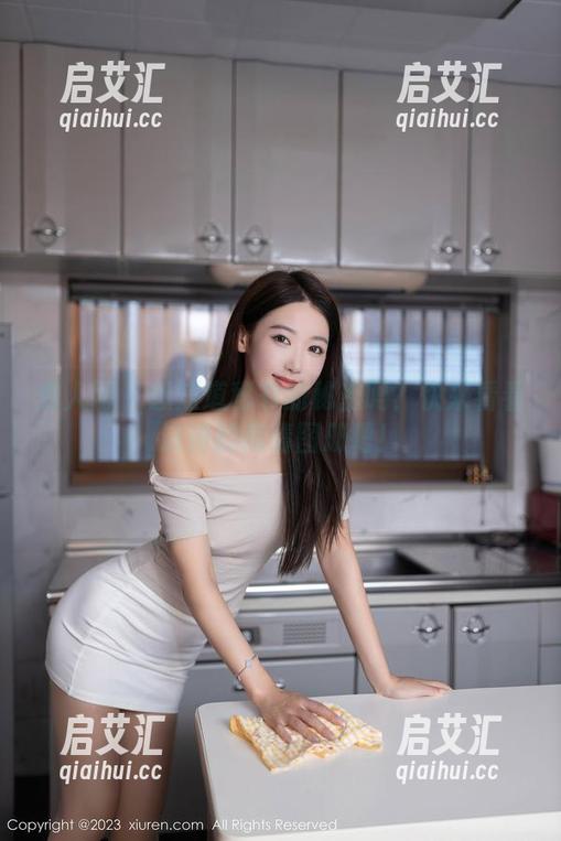 秀人网 - 想知道秘书的秘密吗？快来看看诗诗的高清图册吧！