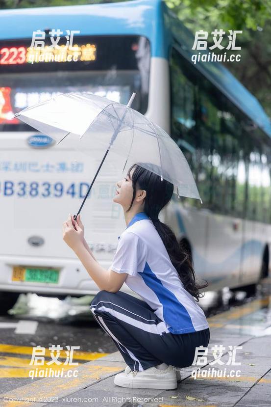 秀人网 - 谢小蒽的泳衣：免费图册中的夏日狂想曲