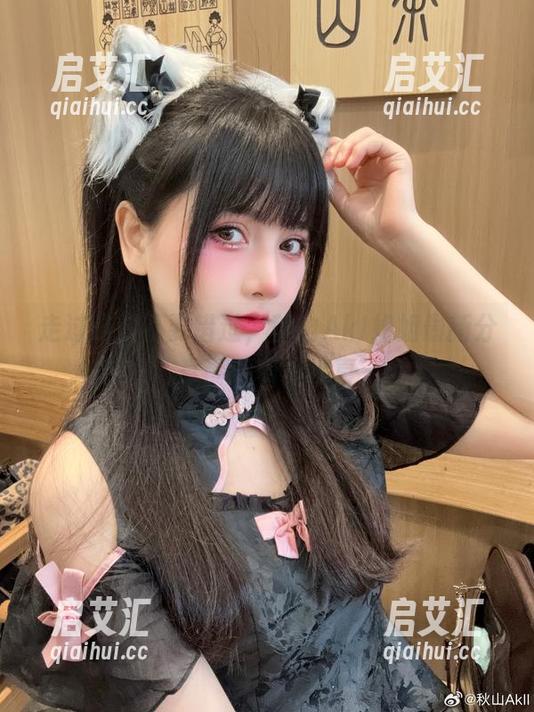 走过路过不要错过，秋山AkI姐姐最新分享，藏着小惊喜