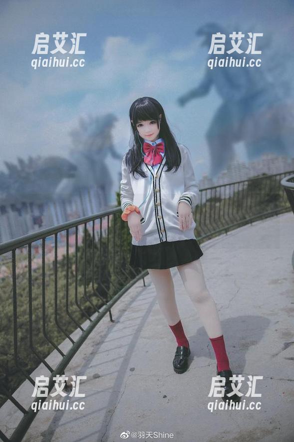 羽天shine厨娘大公开：高清图册里的调皮与迷人瞬间