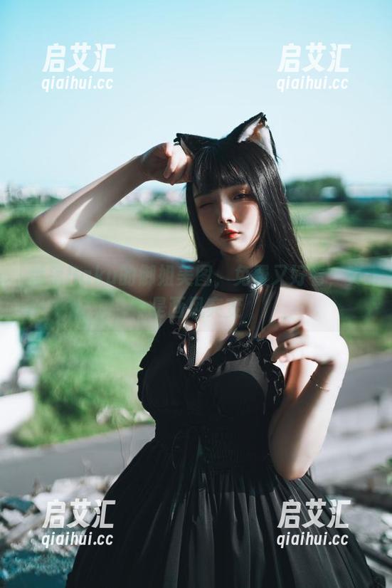 落落Raku 落落Raku的御姐美图,免费又好看,真是画风突变