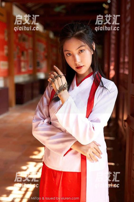 蜜桃社-李颖诗 蜜桃社 - 奶牛的秘密生活:李颖诗的原图合集大揭秘!