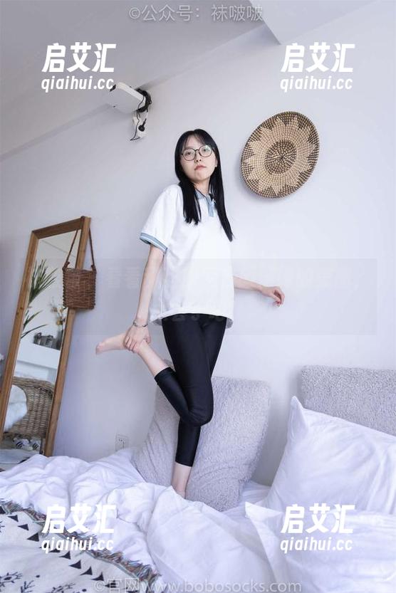 袜啵啵-甜甜圈 袜啵啵 - 看看甜甜圈用校服演绎的美图,太会了吧!