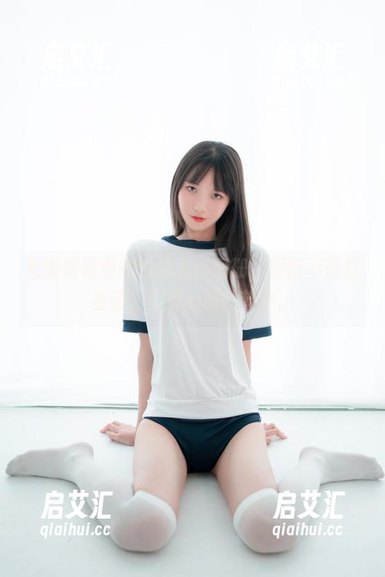 西呱呀呀呀的白袜私房图册，原图不仅是画面，更是心跳的节奏。