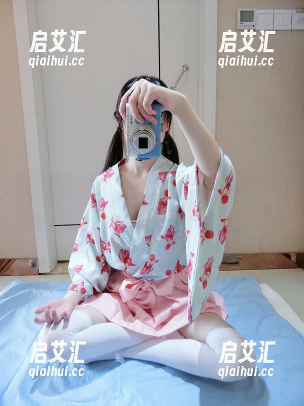 在线！西尔酱的户外JK白丝合集——在阳光下舞动的白丝，真是看得我心跳加速！