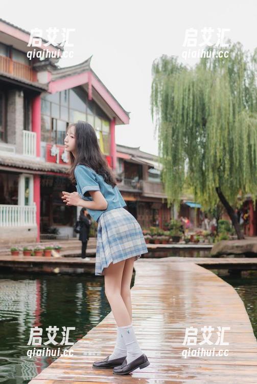 西瓜少女 在线捕捉:制服西瓜少女,图集中满满的缤纷